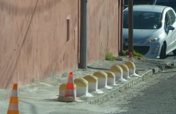 Marseille: La guerre des plots, saison 3… Un habitant fixe des blocs de béton sur «son» trottoir