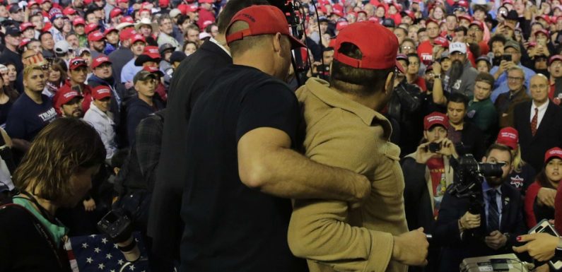 VIDEO. Etats-Unis: Un journaliste agressé pendant un meeting de Trump, la BBC proteste auprès de la Maison Blanche