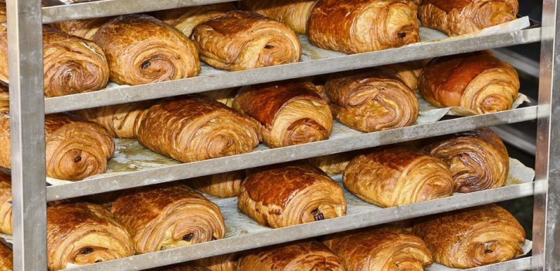 Paris: Un employé de boulangerie qui avait refusé de servir un policier condamné