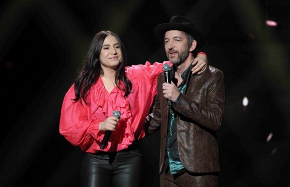 VIDEO. «Victoires de la musique»: Arthur H et Izïa rendent hommage à leur père Jacques Higelin, décédé en avril 2018