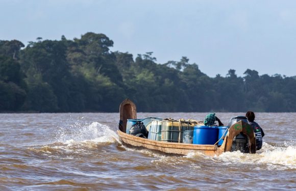 Guyane: Un jeune amérindien porté disparu dans un accident de pirogues en rentrant du collège