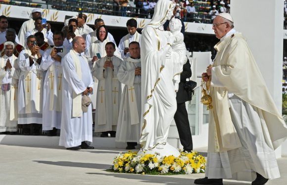Ermirats: Le pape François célèbre une messe inédite devant plus de 130.000 personnes