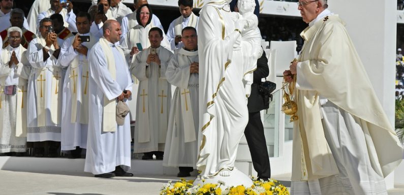 Ermirats: Le pape François célèbre une messe inédite devant plus de 130.000 personnes