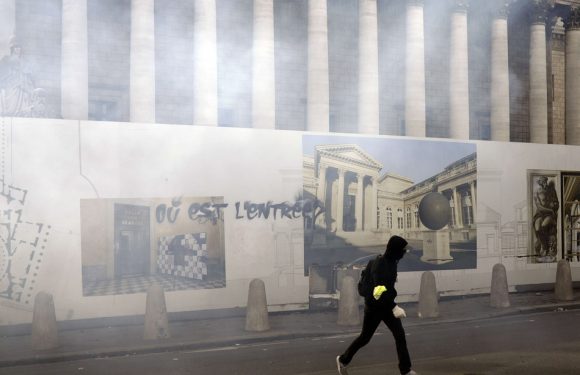 «Gilets jaunes» Acte 13: Un manifestant a eu la main arrachée par une grenade de désencerclement à Paris