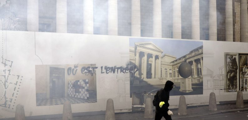 «Gilets jaunes» Acte 13: Un manifestant a eu la main arrachée par une grenade de désencerclement à Paris