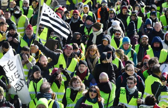 «Gilets jaunes» à Morlaix: Deux interpellations et deux policiers blessés lors de «l’acte 12»
