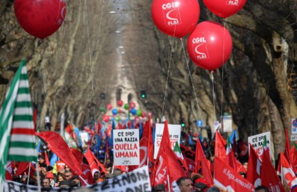 Italie: Manifestation syndicale unitaire massive contre le gouvernement