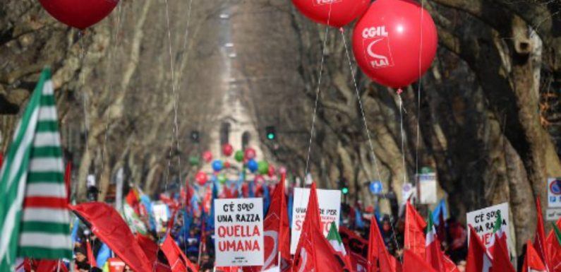 Italie: Manifestation syndicale unitaire massive contre le gouvernement