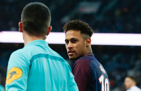 Ritournelle: «L&rsquo;arbitrage doit protéger les joueurs», le père de Neymar en remet une couche