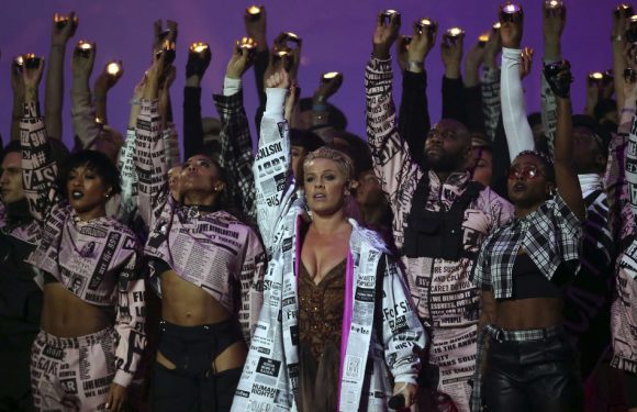 VIDEO. Brit Awards: Pink livre une prestation époustouflante… de 11 minutes!