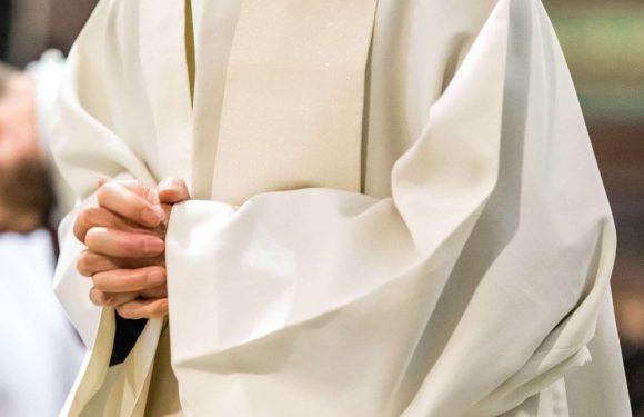 Le représentant du pape en France visé par une enquête pour «agressions sexuelles»
