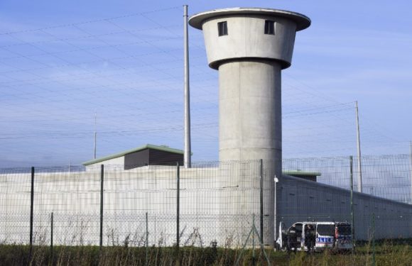 Etrangers en rétention: Isolement, troubles psychologiques… L’accès aux soins sévèrement critiqué