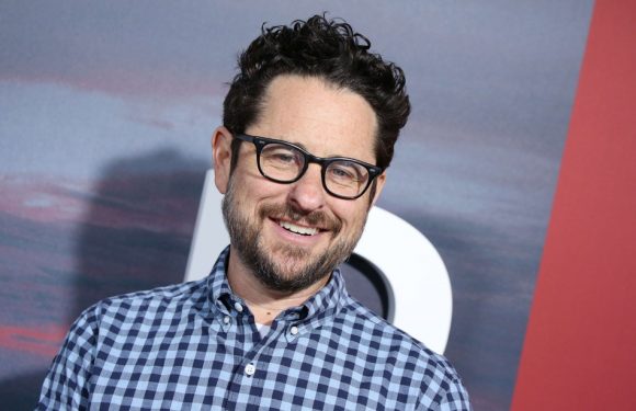 «Star Wars IX»: J.J. Abrams et John Boyega partagent une photo de la fin du tournage de l&rsquo;épisode