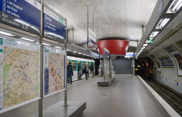 Paris: Un homme grièvement brûlé après avoir été aspergé d&rsquo;un liquide dans le métro