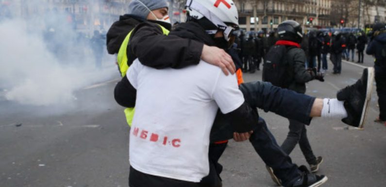 Des gendarmes ont-ils visé des street medics avec du gaz lacrymogène à Metz?