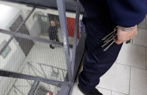 Prisons: Les surveillants pénitentiaires se rassemblent devant une douzaine d’établissements