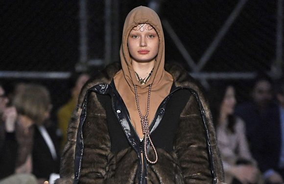 Burberry retire un sweat-shirt accusé d’inciter au suicide
