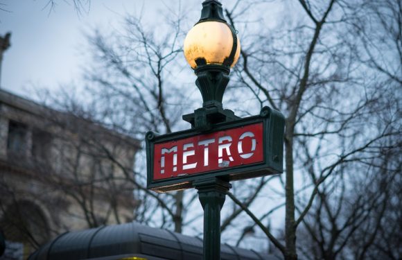 Paris: Un suspect interpellé après avoir grièvement blessé un homme avec un liquide inflammable