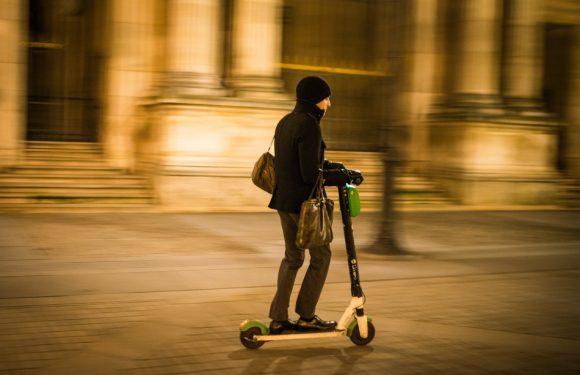VIDEO. Dents cassées, traumas thoraciques et aveugles renversés… Les trottinettes électriques causent des accidents à Paris