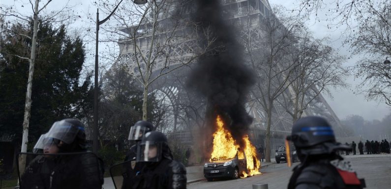 Véhicule Sentinelle incendié à Paris: Un suspect présenté à un juge mardi