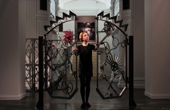‘It Strikes Me as Excessive’: A Bob Dylan Sculpture Cost One US Embassy Almost $90,000 During the Government Shutdown