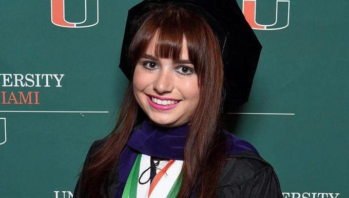 À 24 ans, elle devient la première avocate ouvertement autiste en faisant de son handicap une force