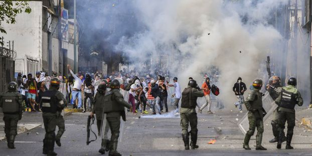 Le Venezuela toujours divisé entre deux camps : « Pour qu’il y ait un changement de régime, il faut que l’armée lâche Maduro »