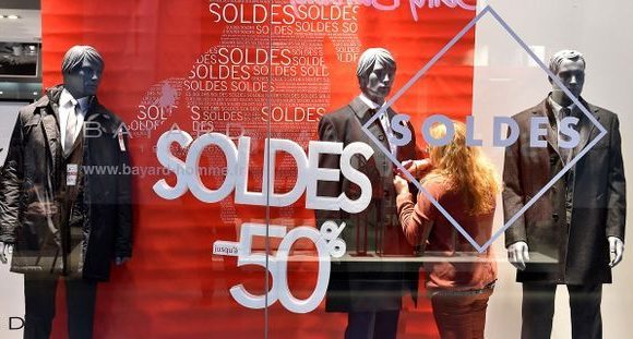 Soldes : que deviennent les vêtements invendus ?