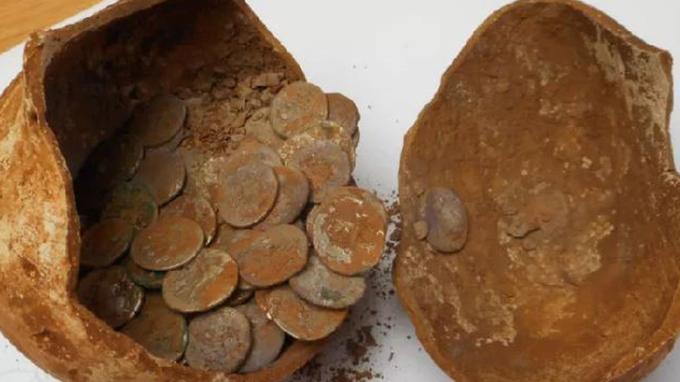 Des pièces romaines, frappées après le suicide de Néron, retrouvées en Angleterre