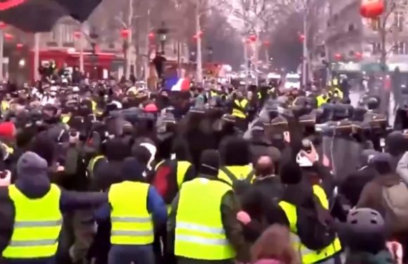 Gilets jaunes: Numbers drop but violence condemned