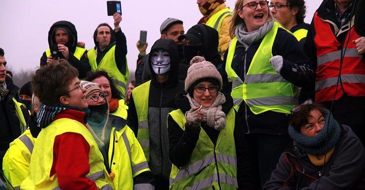 « Ce qui se passe ici, cette entraide, je n’avais jamais vu ça » : reportage à la maison du peuple de Saint-Nazaire