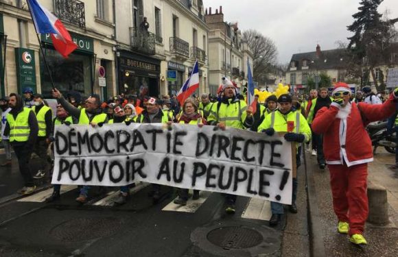 A Tours, une guerre des nerfs entre « gilets jaunes » et forces de l’ordre
