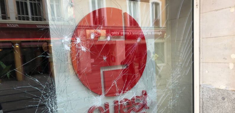 Manifestation des Gilets jaunes au Mans. Affrontements et dégradations en centre-ville