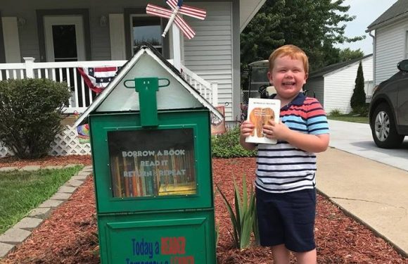À 5 ans, un garçon ouvre sa première bibliothèque de rue dans l&rsquo;Illinois