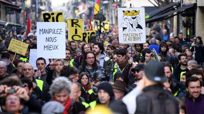 Au moins 4 000 « gilets jaunes » défilent à Bordeaux