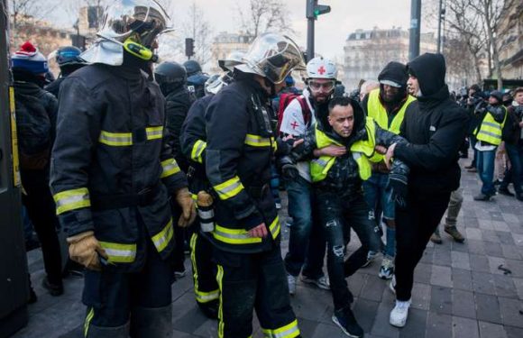 Violences policières : un syndicaliste lycéen blessé annonce qu’il va « porter plainte »
