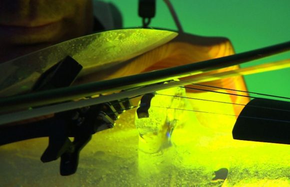 Dans un igloo des Alpes italiennes, l’envoûtante musique d’un orchestre d’instruments de glace