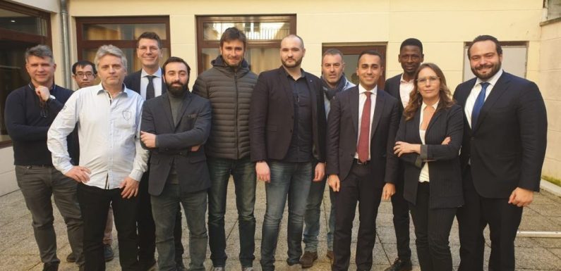 Des Gilets jaunes rencontrent Luigi Di Maio : Paris s’étrangle
