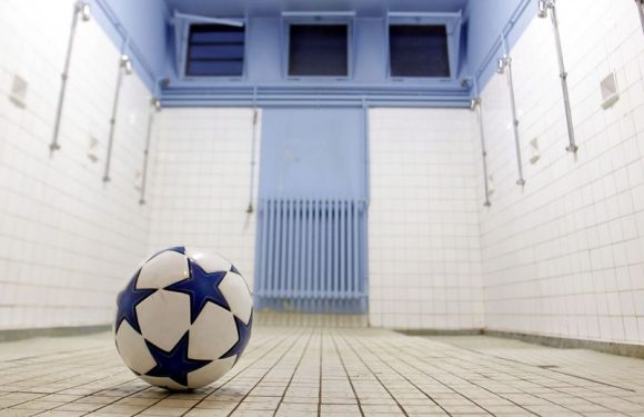 Influences religieuses : Le port du caleçon sous la douche, une obligation dans les vestiaires de foot amateurs et professionnels ?