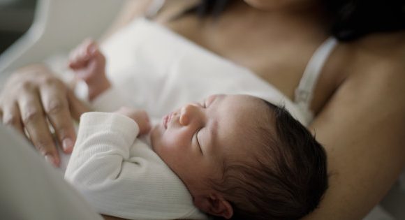 L’exposition à certains cosmétiques entraîne des risques respiratoires pour le bébé