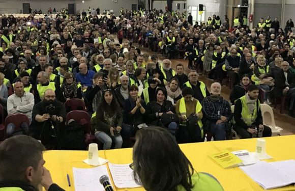 2 000 personnes à la conférence des Gilets jaunes