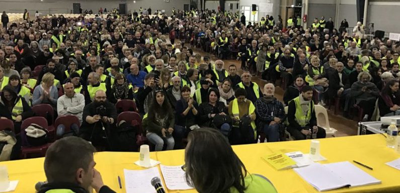 2 000 personnes à la conférence des Gilets jaunes