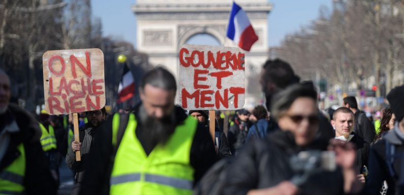 France: les «gilets jaunes» manifestent pour marquer trois mois de contestation sociale