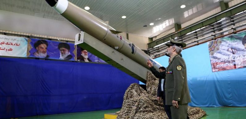 L’Iran présente un nouveau missile, capable de parcourir plus de 1300 kilomètres