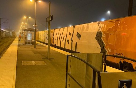 Saint-Malo (35) : Le TGV pour Paris annulé après avoir été tagué Kaaris vs. Booba sur 210m²