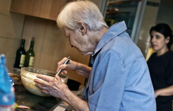 Aider les seniors dépendants à domicile : un métier « humain » mais « usant » et mal rémunéré