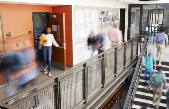 Un lycéen du Tarn a-t-il été empêché de se maquiller dans son établissement ?