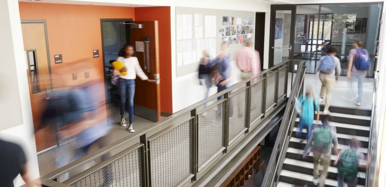 Un lycéen du Tarn a-t-il été empêché de se maquiller dans son établissement ?