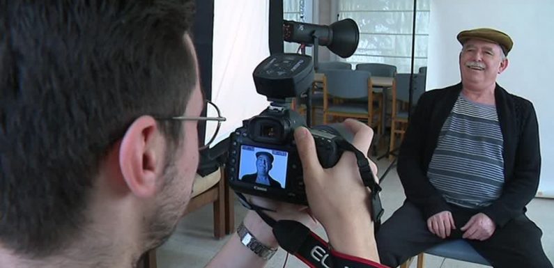 Nîmes : des portraits géants pour lutter contre l’isolement des personnes âgées