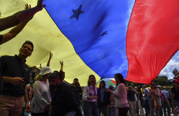 Venezuela: l’opposition défie Maduro dans la rue pour les 20 ans de la révolution